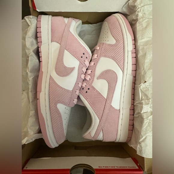 Women’s Nike dunk low size 10 brand new - Picture 3 of 4